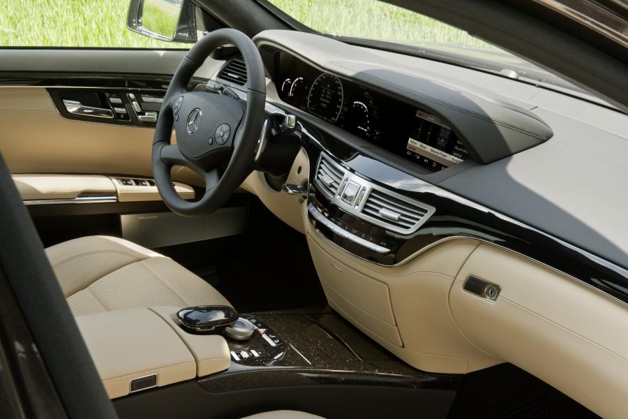  Mercedes-Benz S63 AMG 2010 года  (фото 14 из 24)